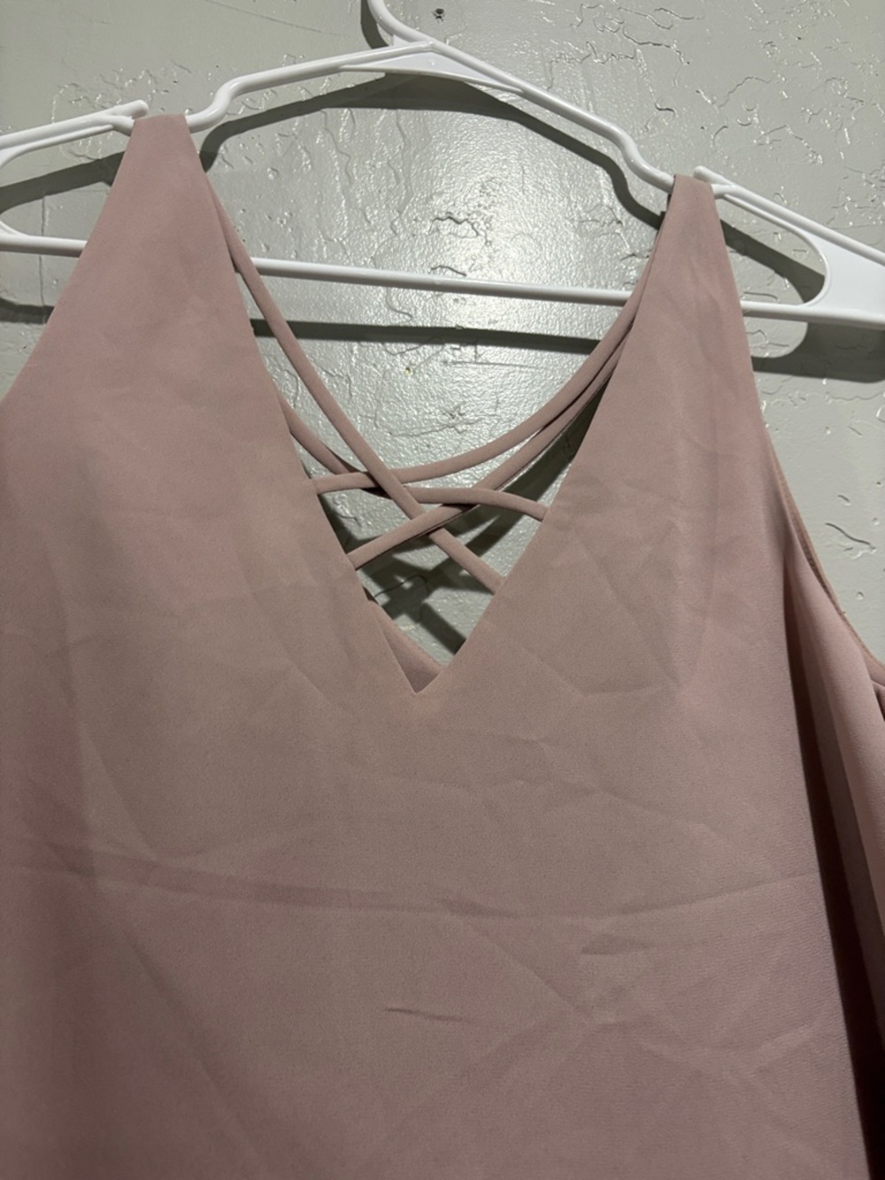 Express Pale Blush Pink V-Neck Shell Top - Picture 3 of 3
